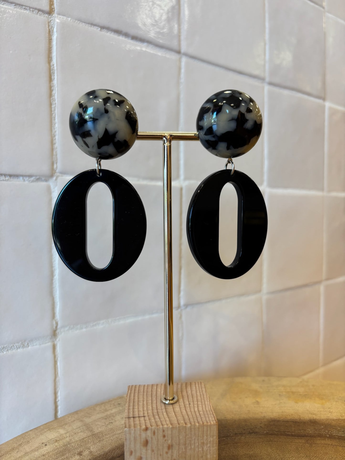 Katarina black & white acetate earrings