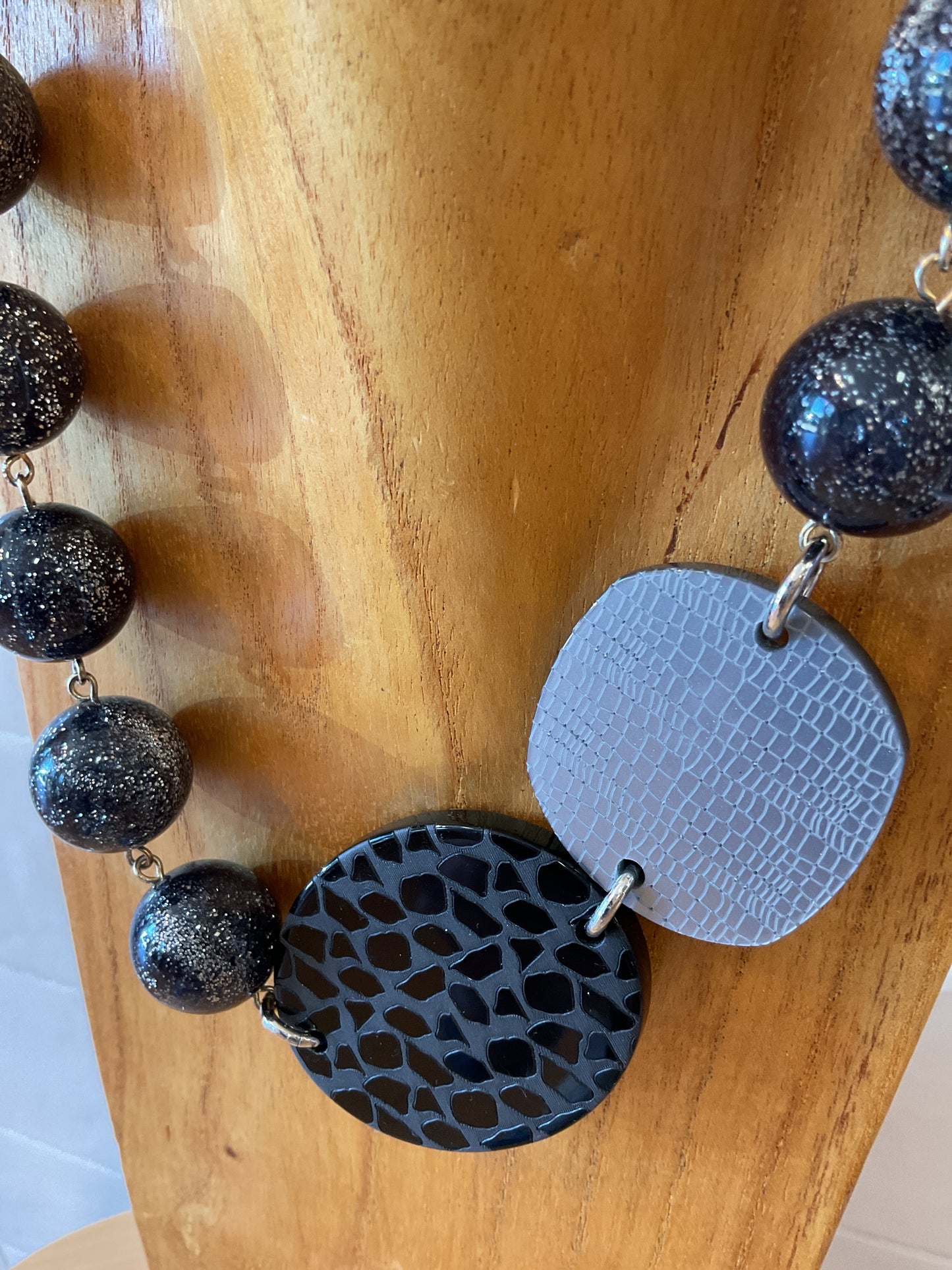 Ball Girafe Black Necklace - Francine Bramli