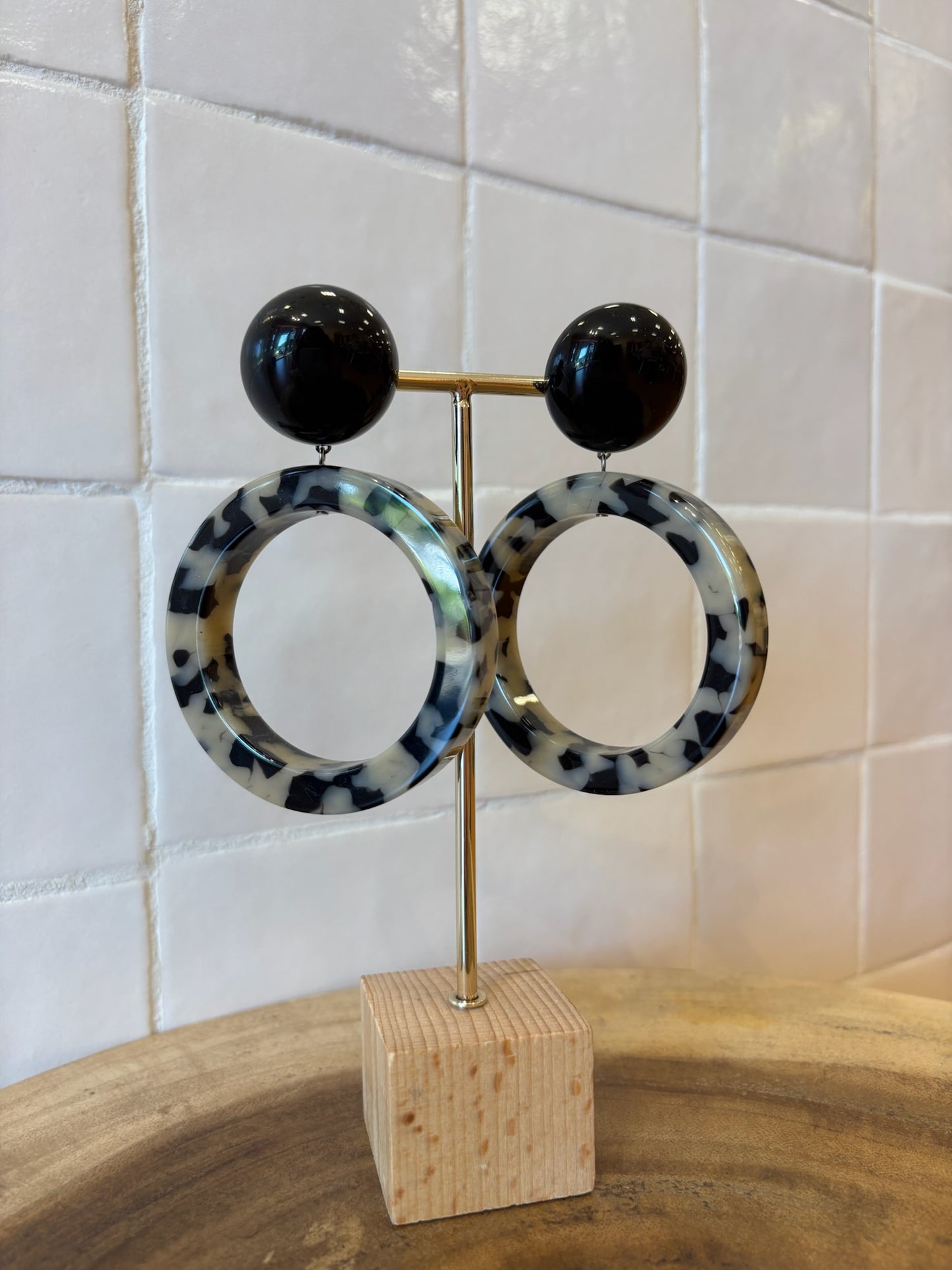 Comete 2 Earrings Acetate White & Black