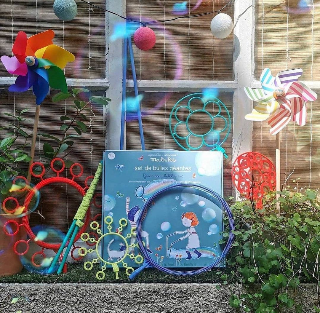 Assorted Giant Soap Bubbles set maker