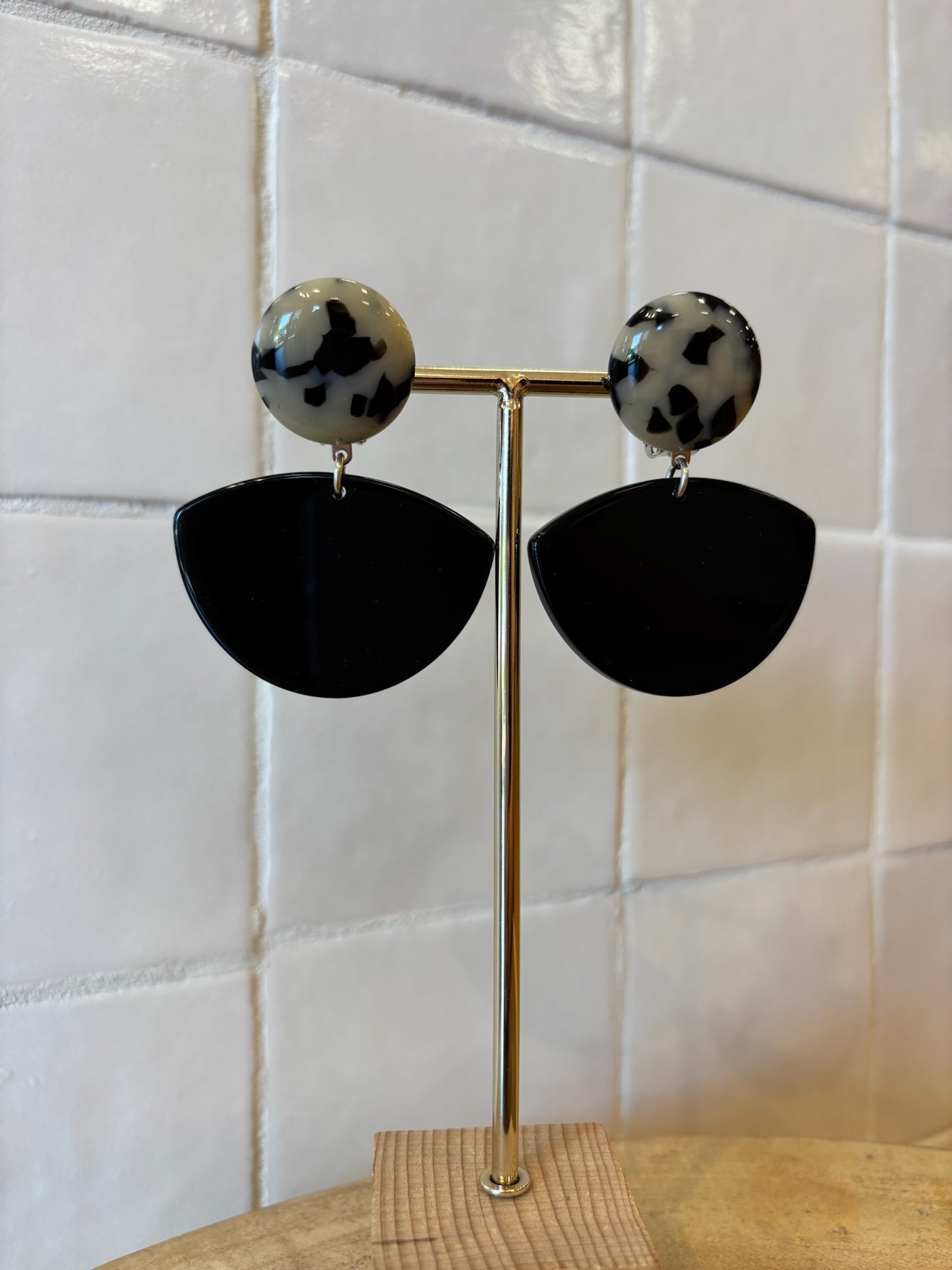 Clemence black acetate earrings