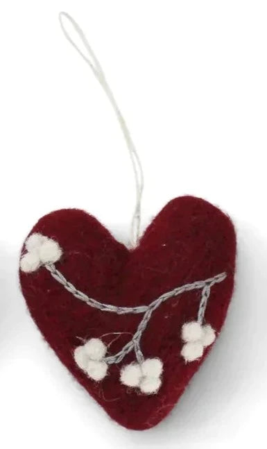 Heart ornaments with berries set of 3