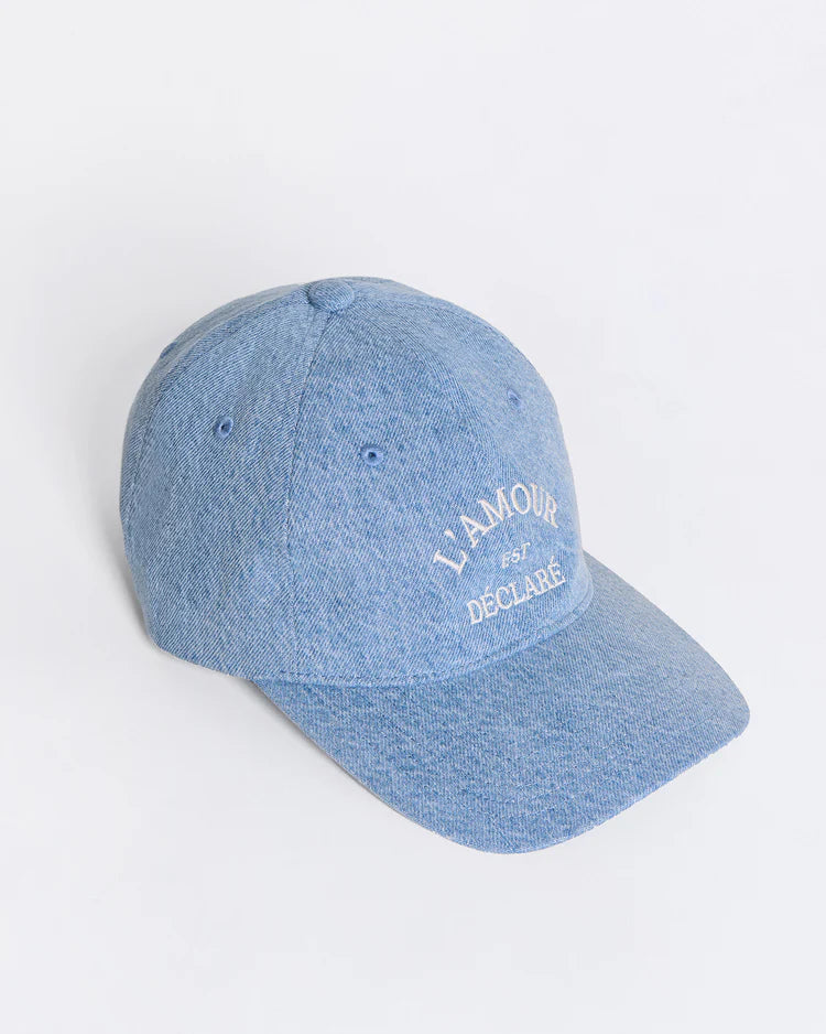 Denim Cap embroidered "Lamour est déclaré"