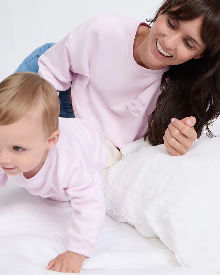 Kids Sweat “L’Amour est déclaré” Embroidered garment dye pink