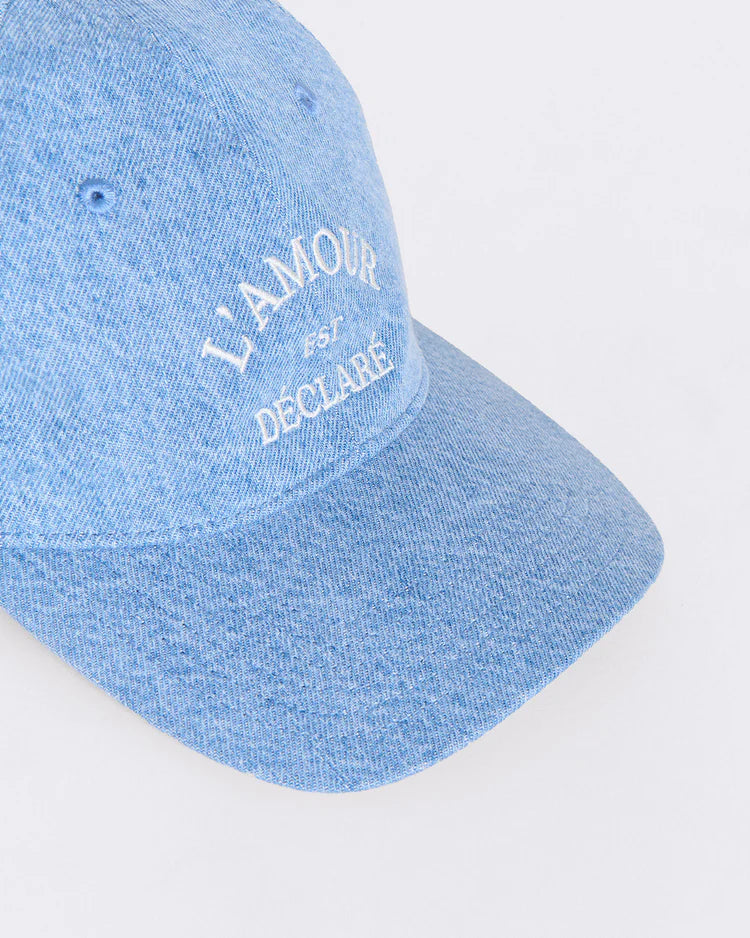 Denim Cap embroidered "Lamour est déclaré"