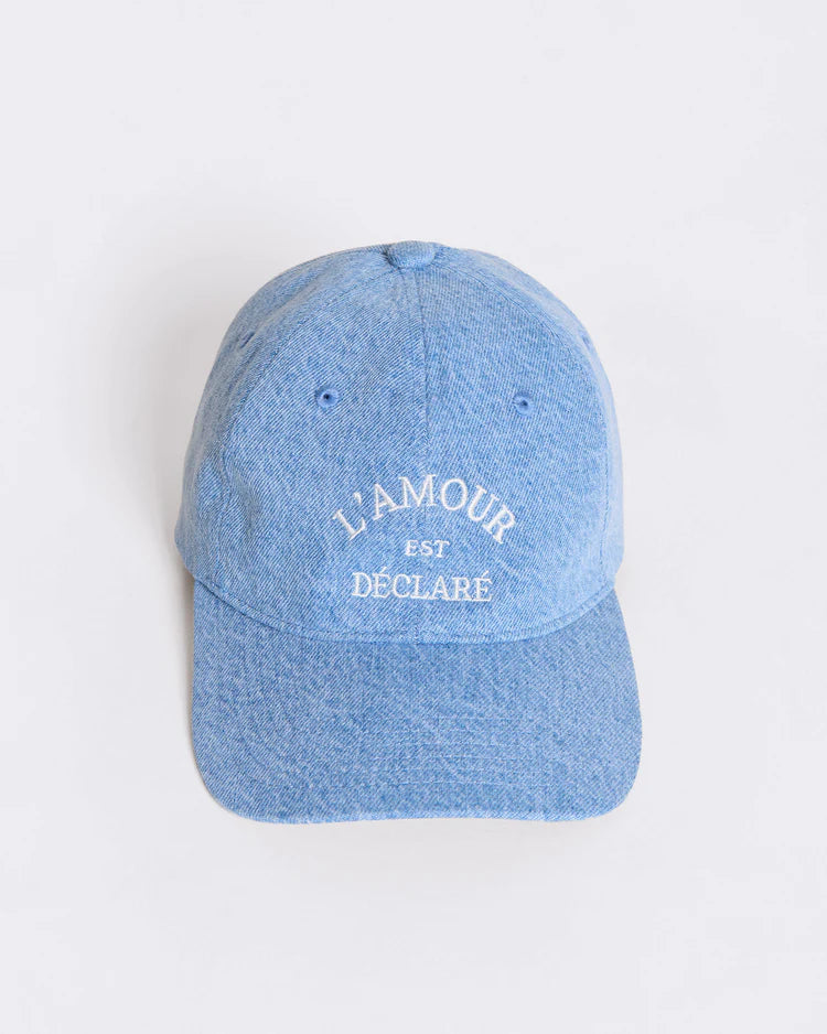 Denim Cap embroidered "Lamour est déclaré"