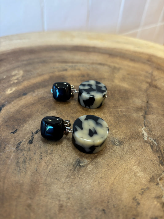 Zoe Earrings acetate white & black