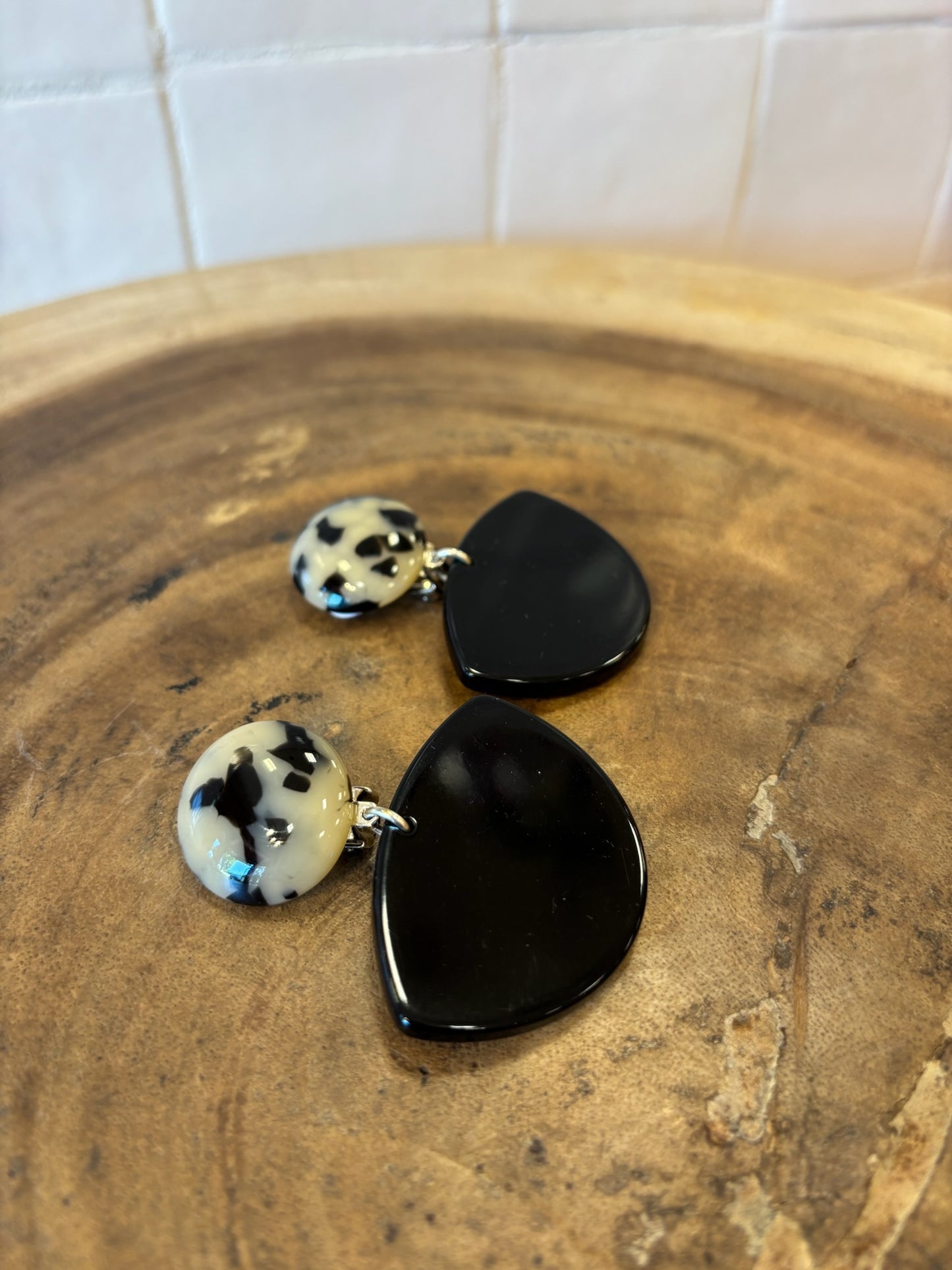 Clemence black acetate earrings