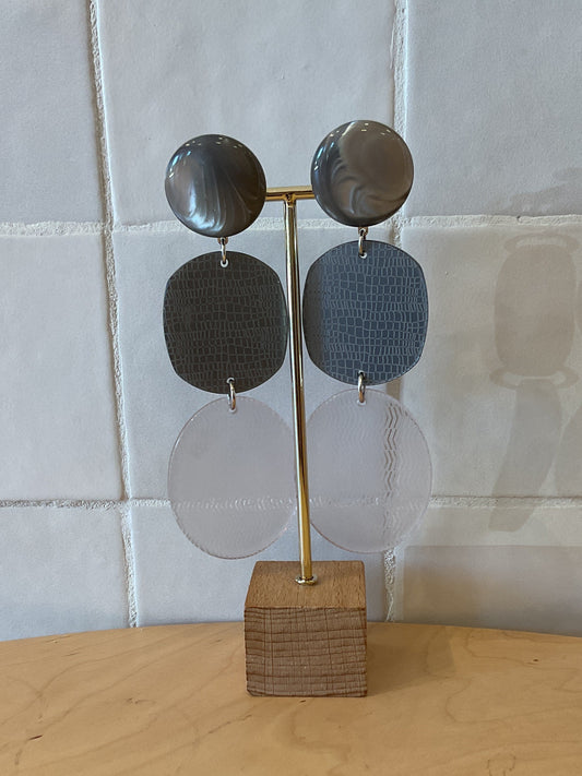 Girafe Extra Large Grey clip-on Earrings - Francine Bramli
