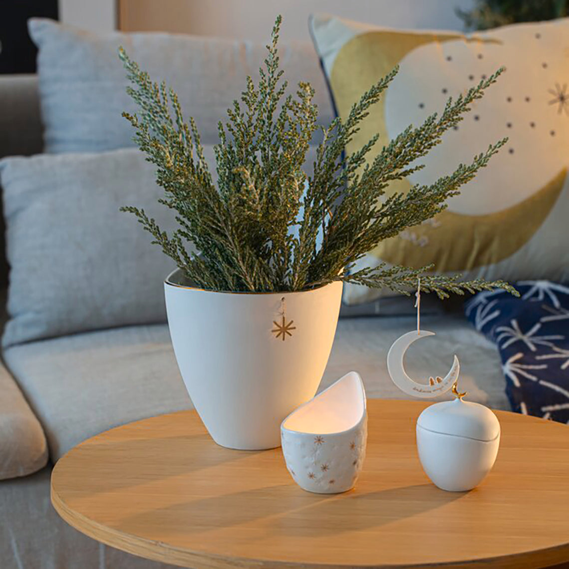 Christmas ornament « Christmas magic is in the air » porcelain