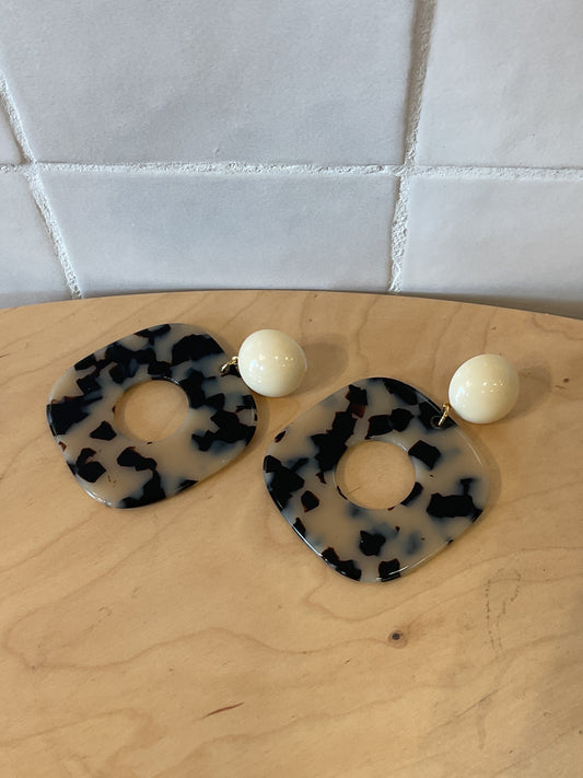 Hope Earrings Scale Black White