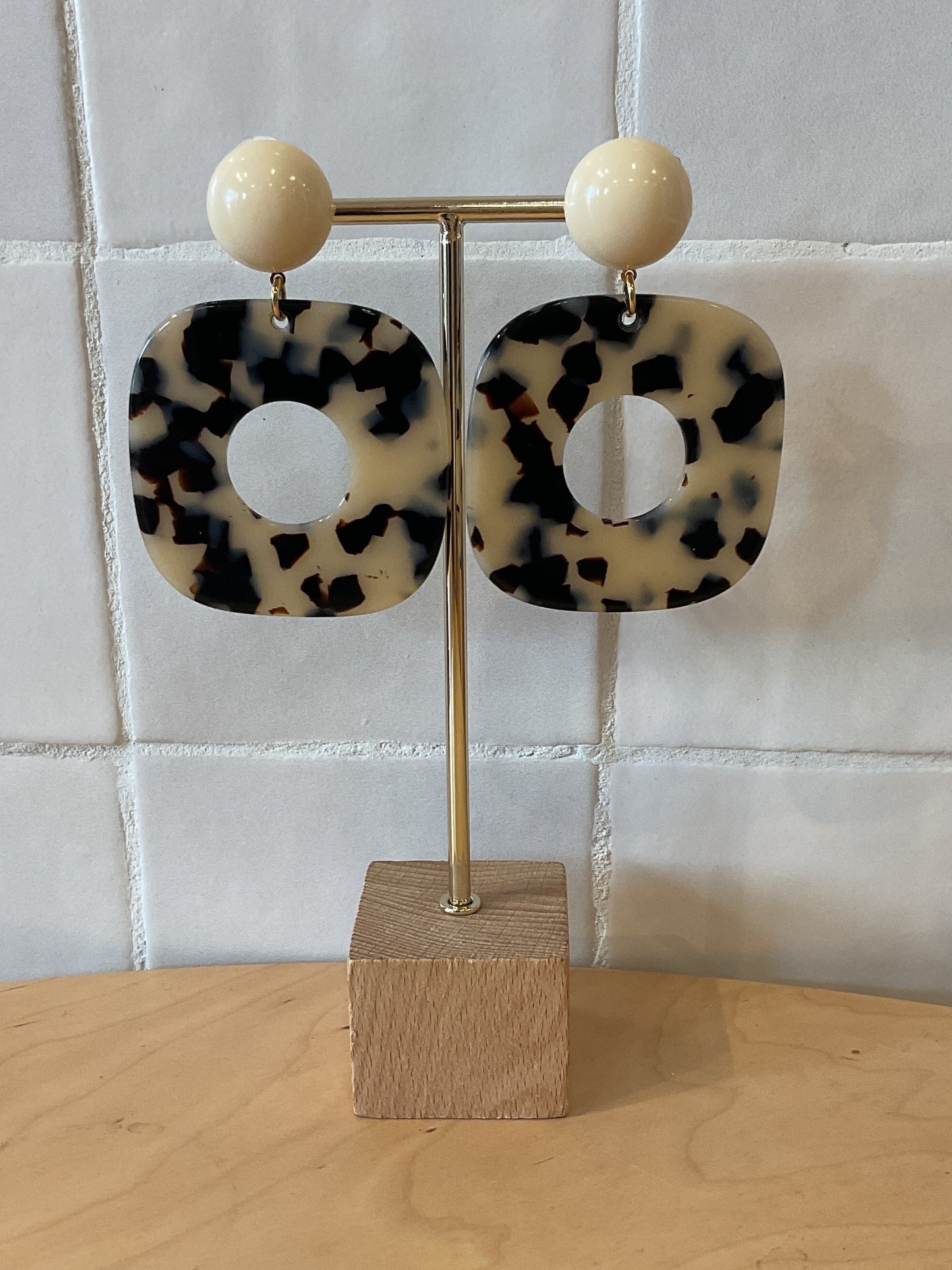 Hope Earrings Scale Black White