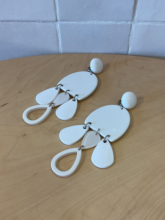 Medusa Earrings white