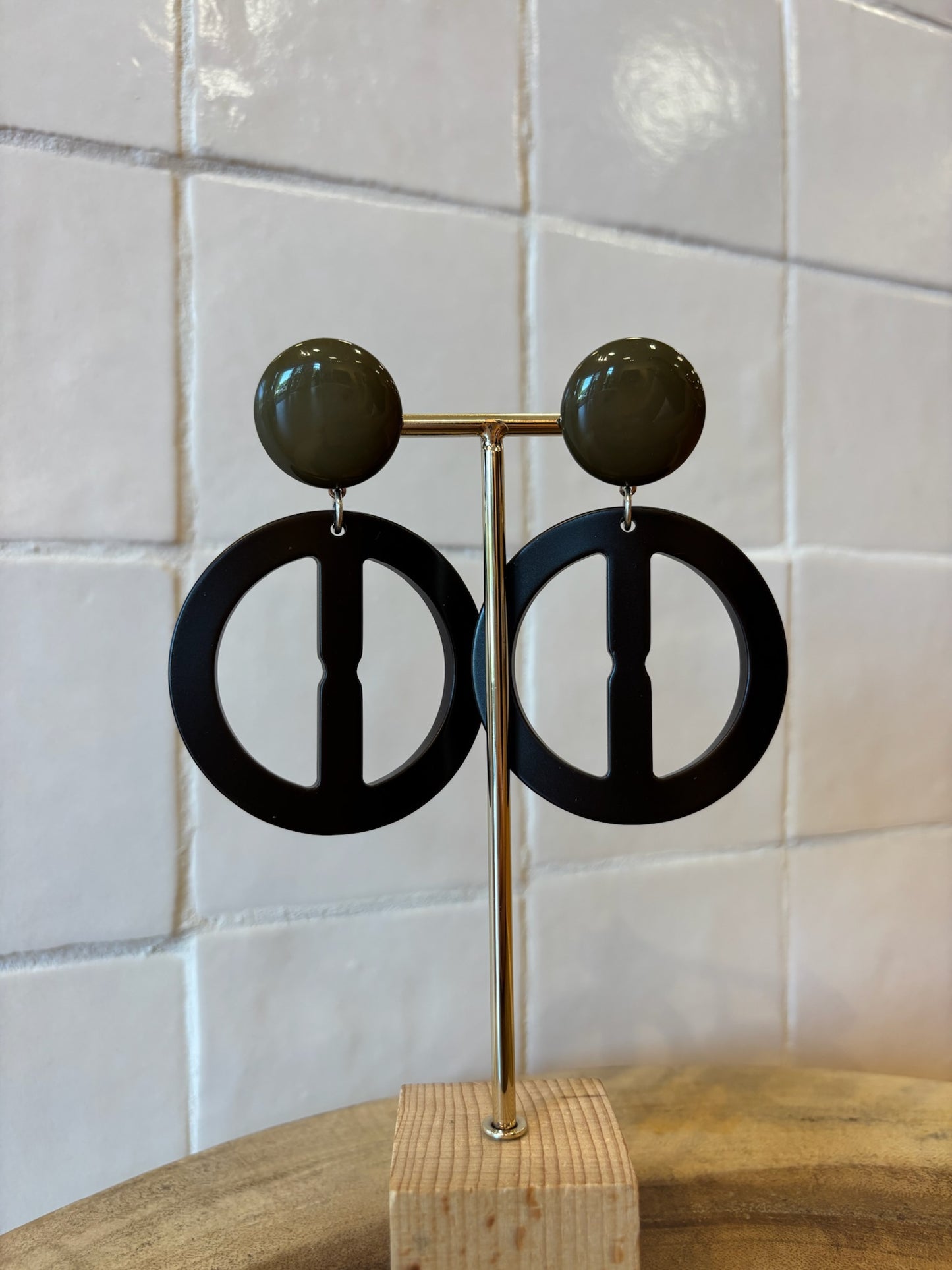 Peace earrings black & green matte