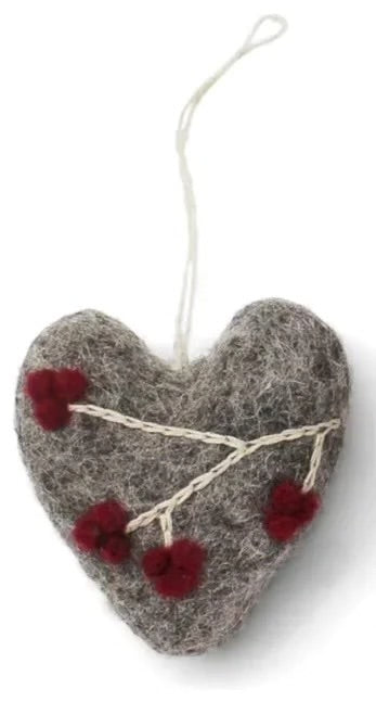 Heart ornaments with berries set of 3