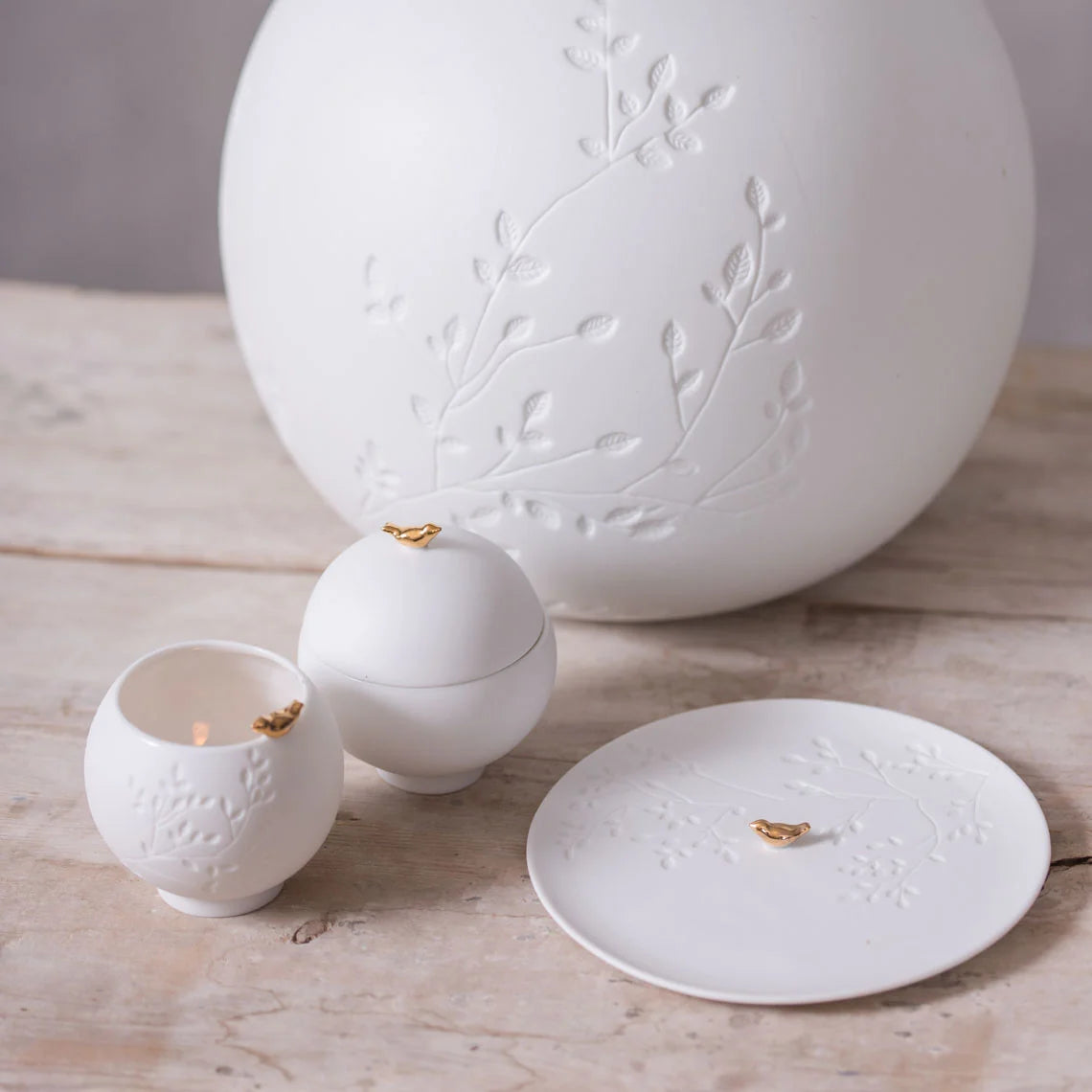 Porcelain bird can