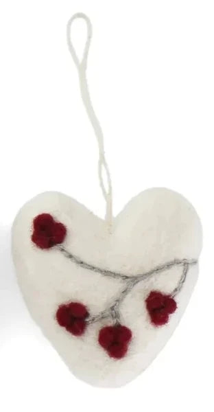 Heart ornaments with berries set of 3