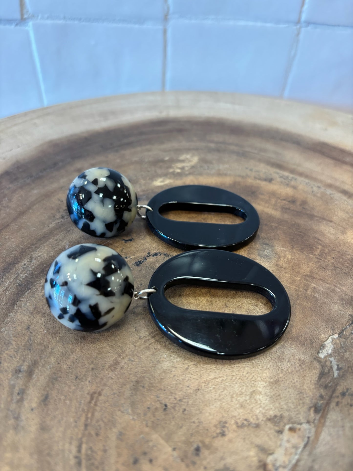 Katarina black & white acetate earrings