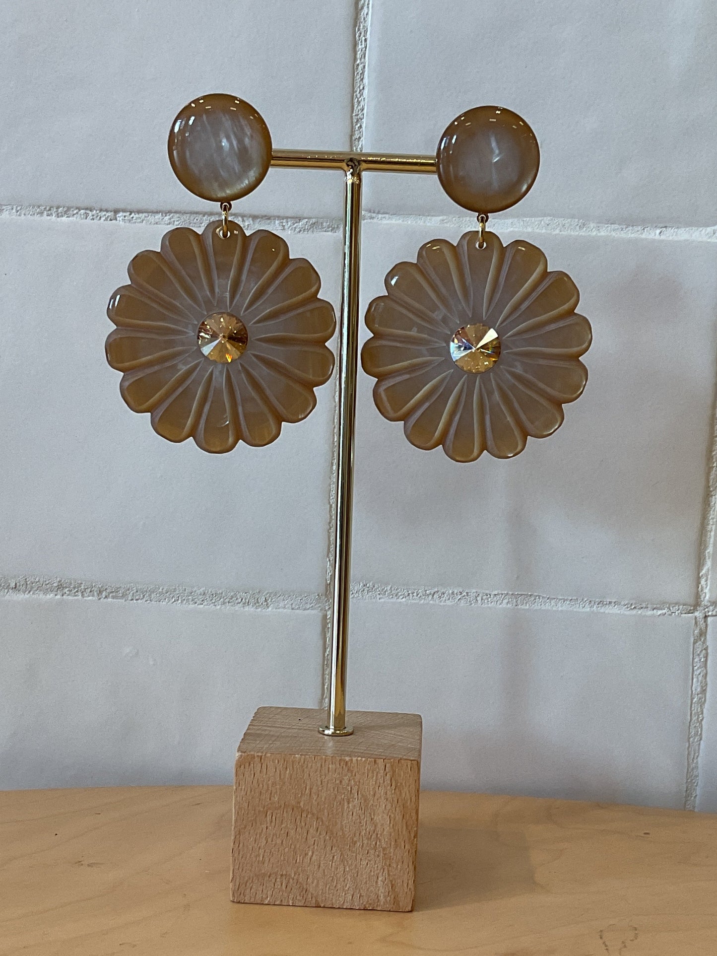 Pensée Pierced Earrings Flower Taupe