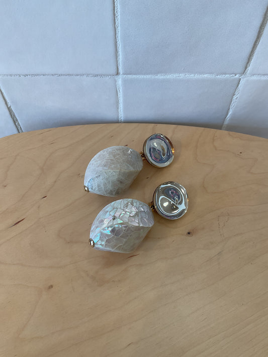 Royalty Shell Mother-of-pearl Clip Earrings White