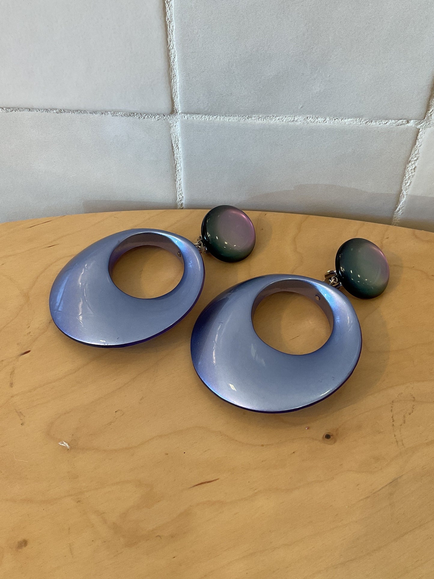 Lambi earrings purple