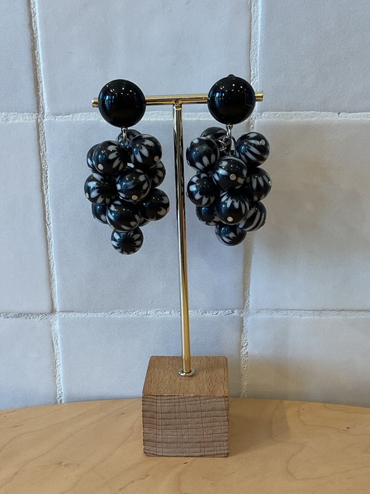 Grappe M black white clip-on Earrings - Francine Bramli