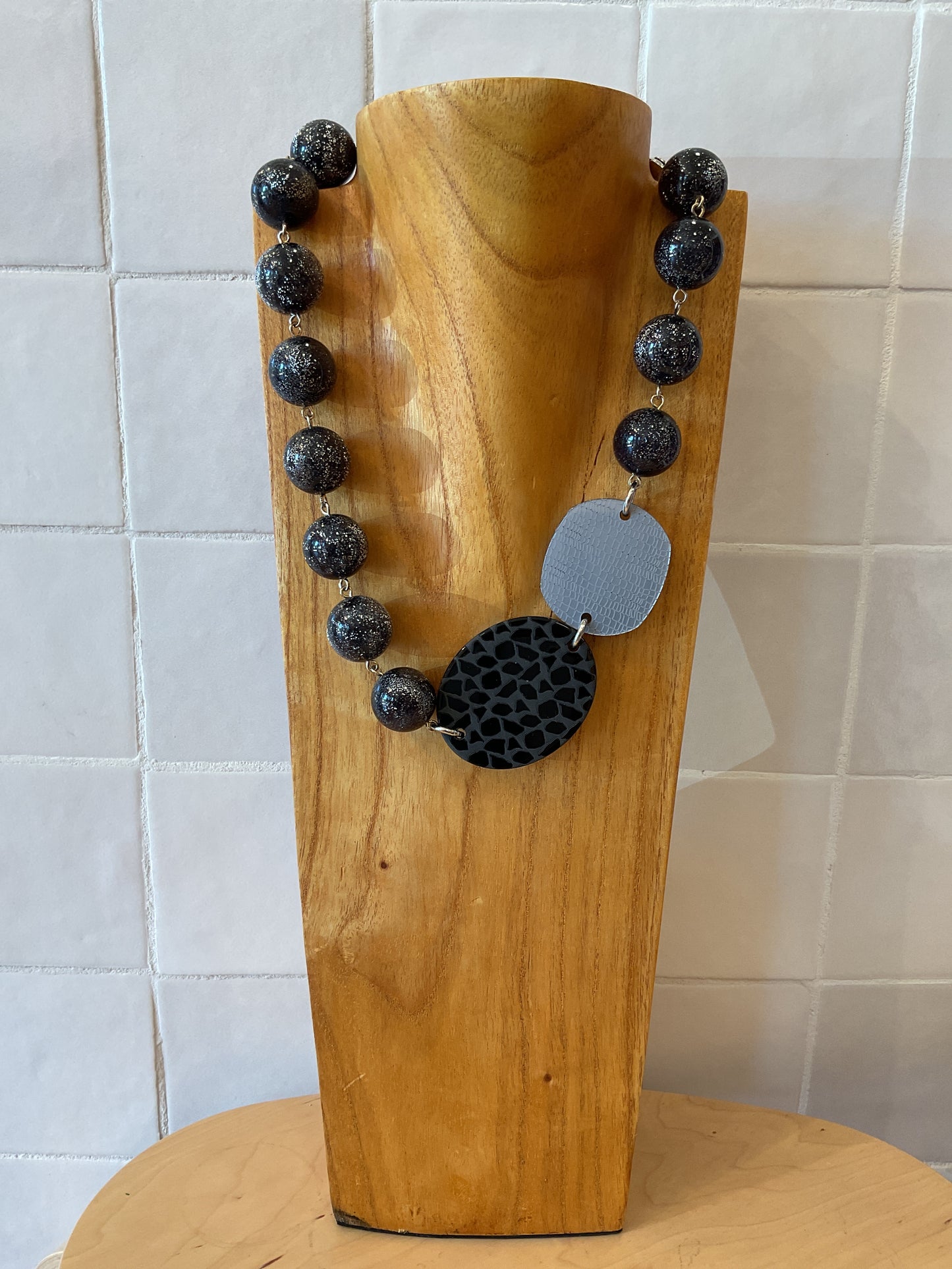 Ball Girafe Black Necklace - Francine Bramli