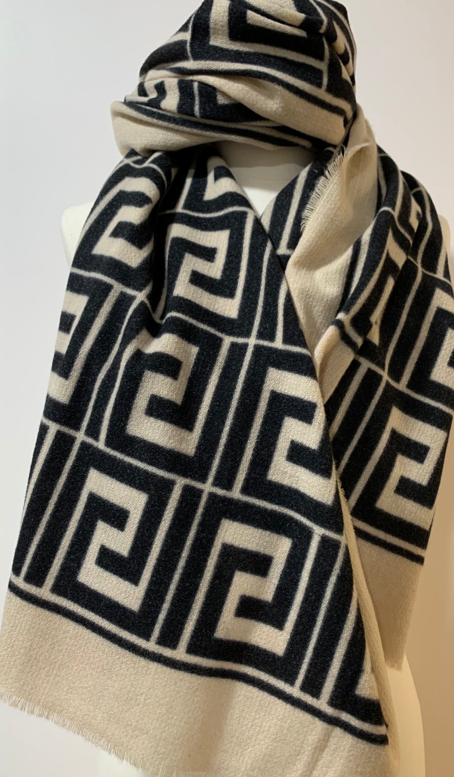 Scarf Abstract Pattern Beige/Black