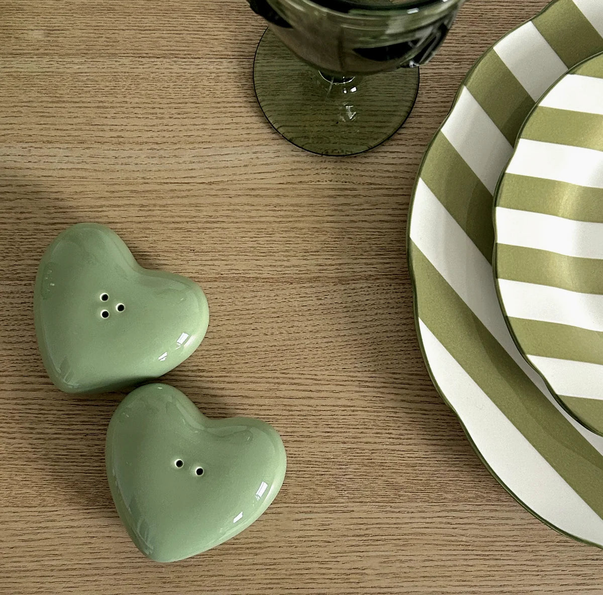 Salt & pepper Shackers Heart Matcha Green