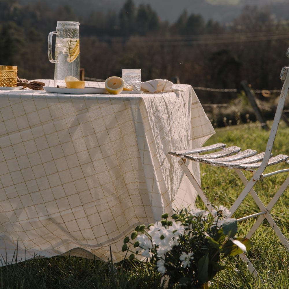 Tablecloth 170x250 Lurex Squares White Hostie Gold - Boncoeurs