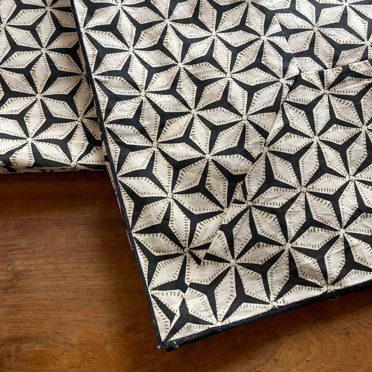 Tablecloth 170x250 Stars Carbone - Boncoeurs