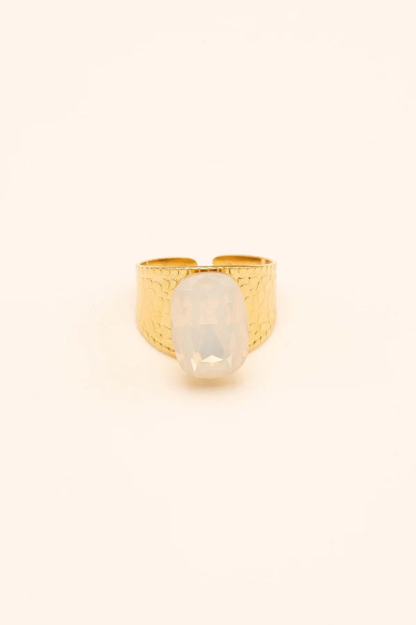 Ivana Ring White Opal