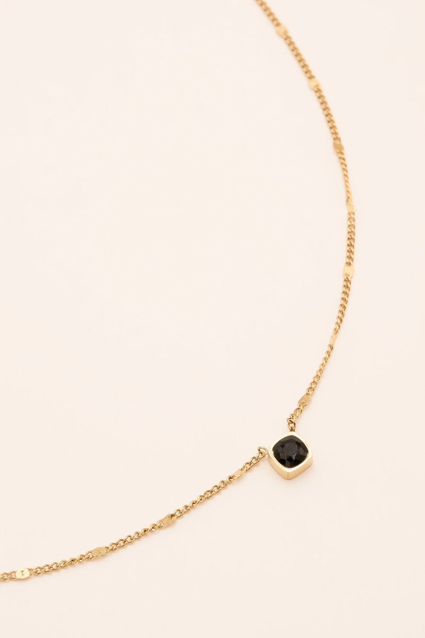 Amael Necklace Gold