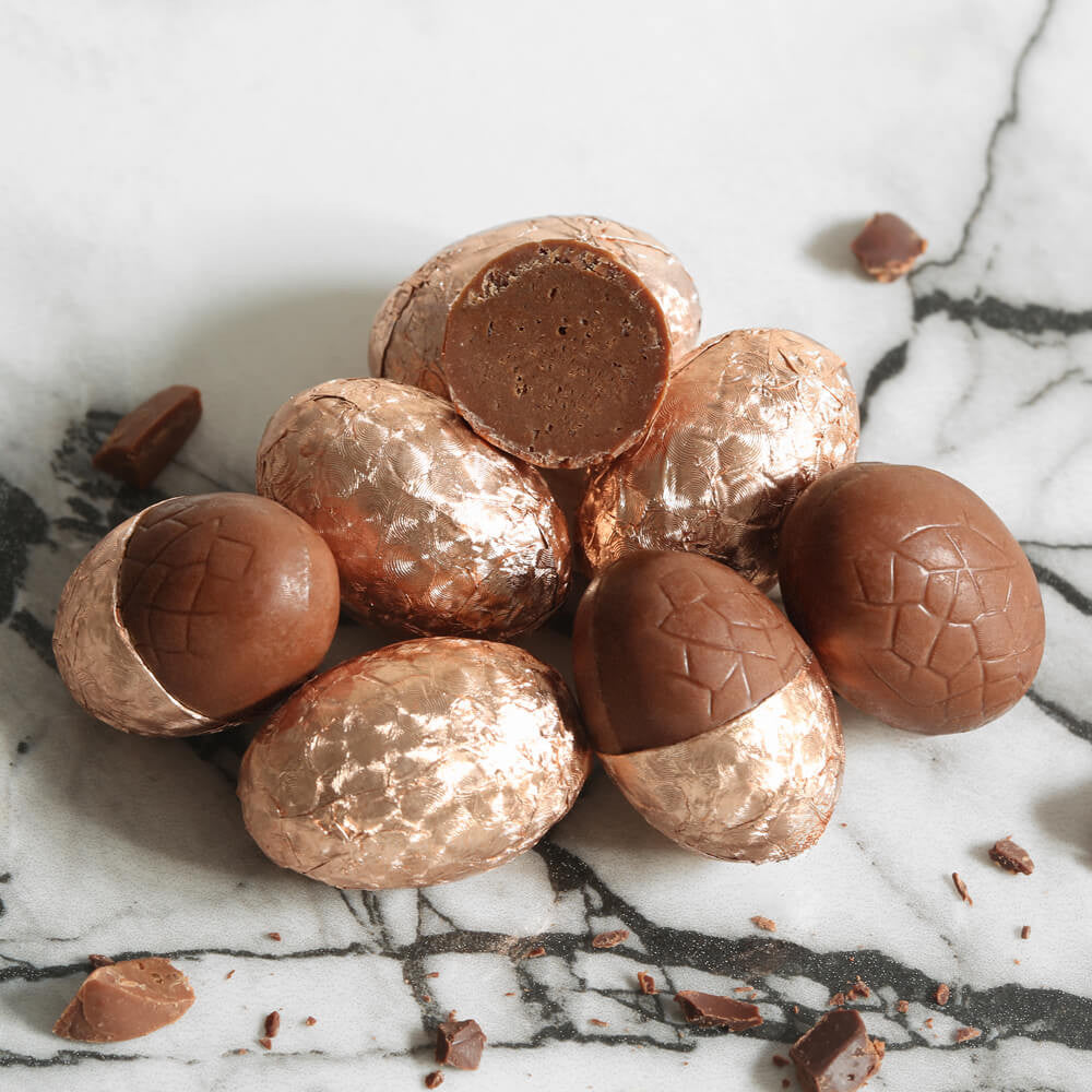 Metal Easter Egg Hazelnuts Praliné & caramel eggs milk chocolate - Le Chocolat des Français