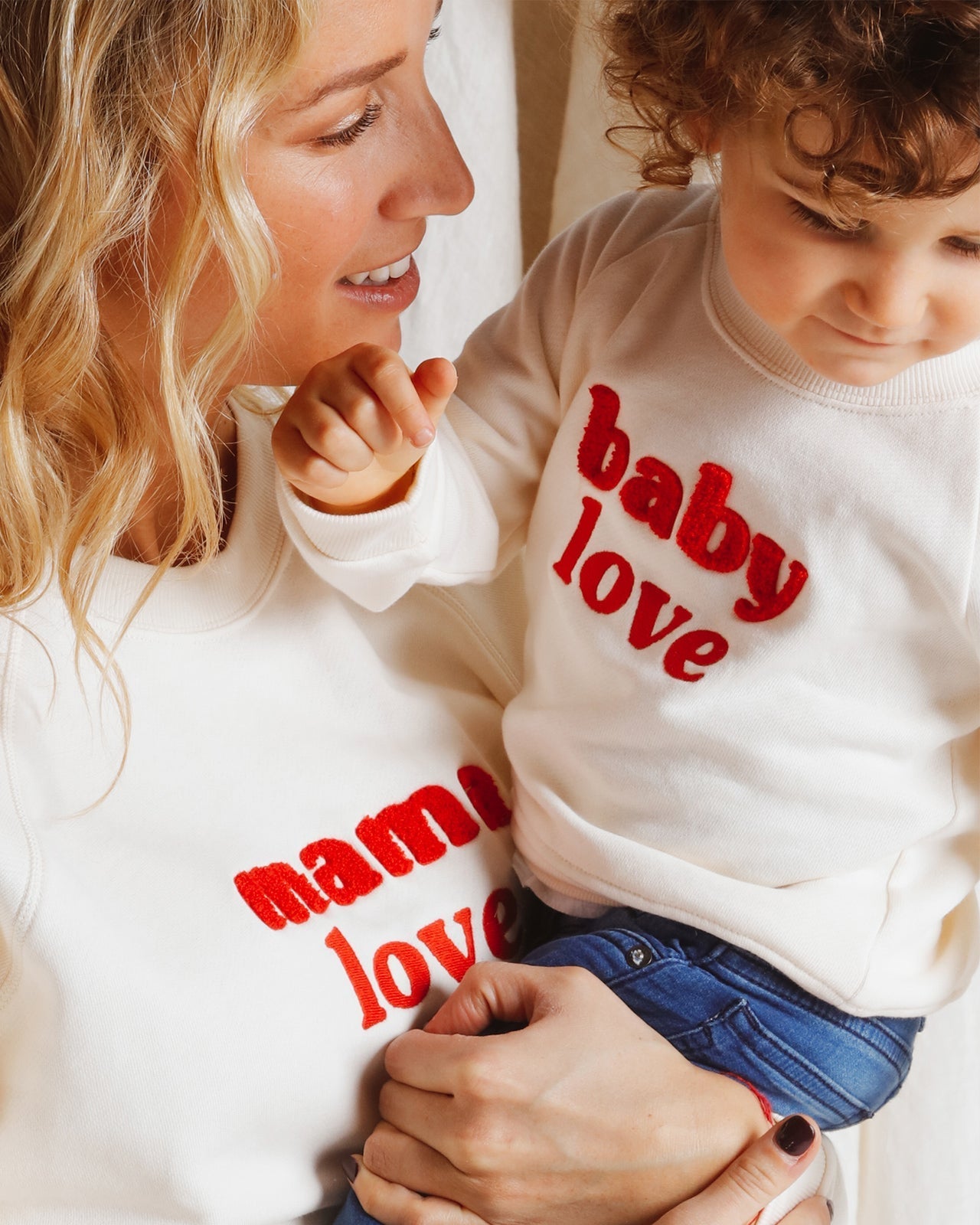Sweat Stella Cream” Mama Love ” Embroidered Red