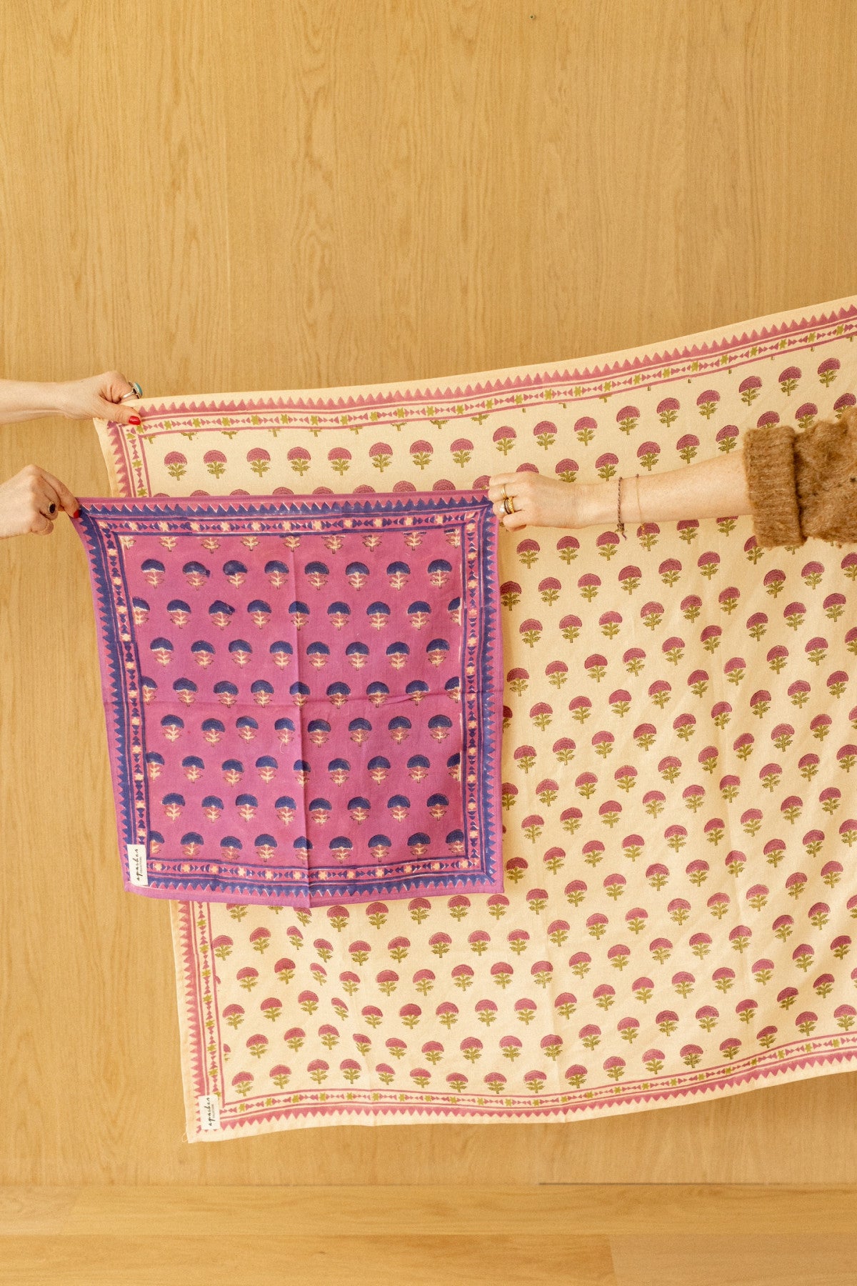 Small Scarf Manika - Florets Fushia
