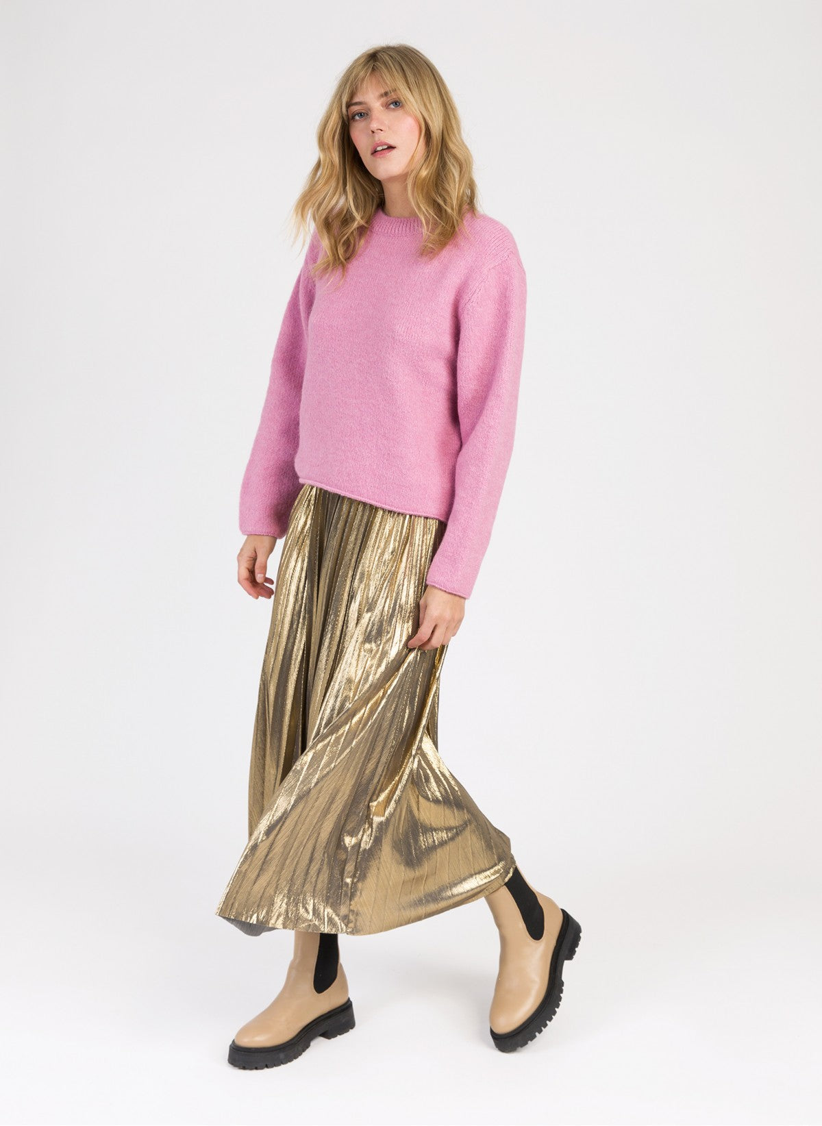 Justina Long iridescent pleated skirt Gold