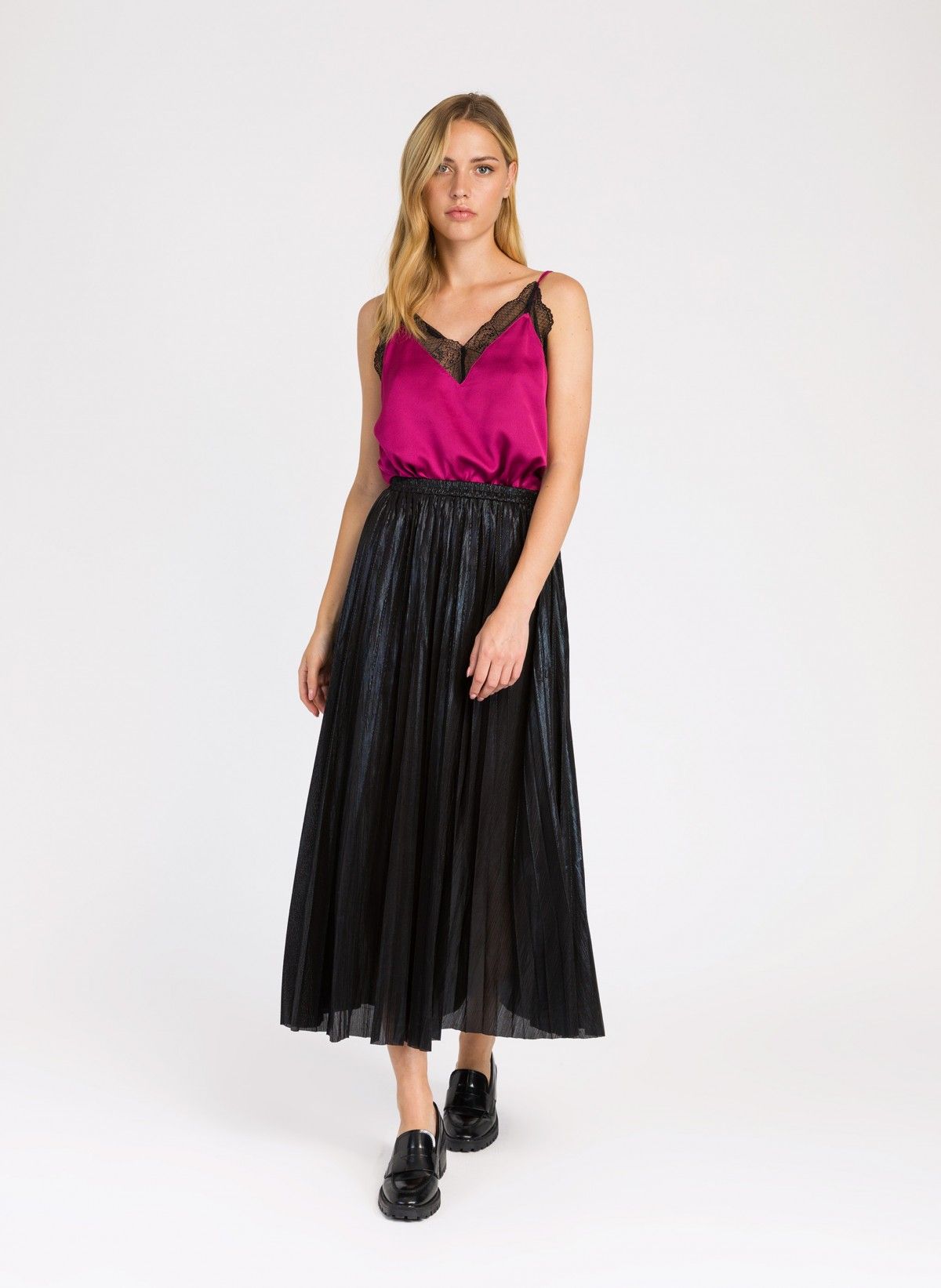 Justina Long iridescent pleated skirt Black